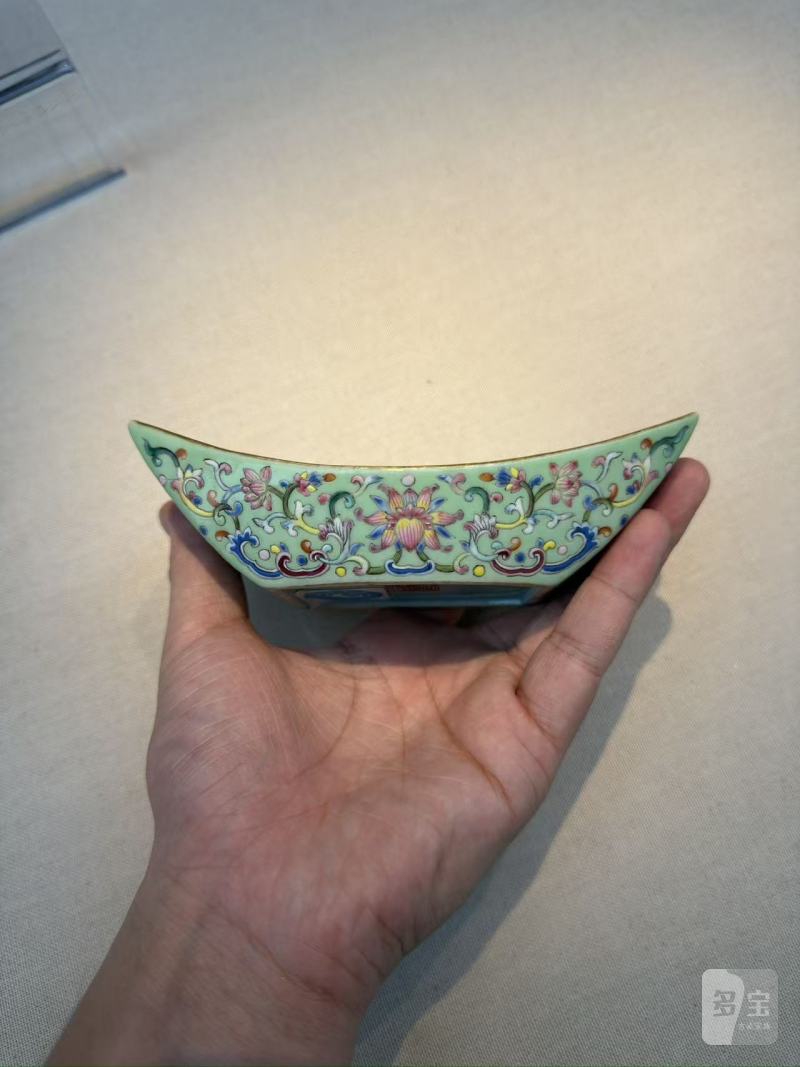 清嘉庆 粉彩绿地缠枝宝相花纹茶船 - 图3